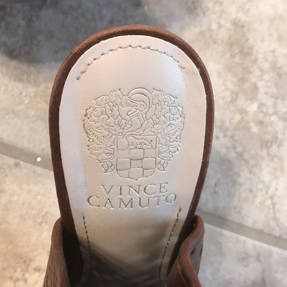 VINCE CAMUTO HEELS - Picture 3 of 5